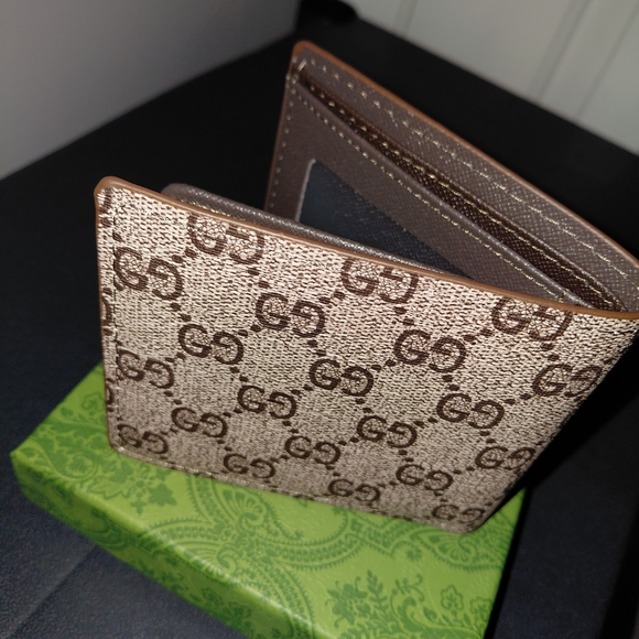 Gucci Beige GG Bee Motif Wallet - Picture 4 of 12